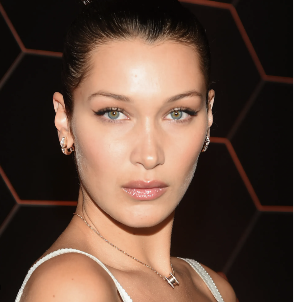 Bella Hadid yeux en amande regard fox eyes