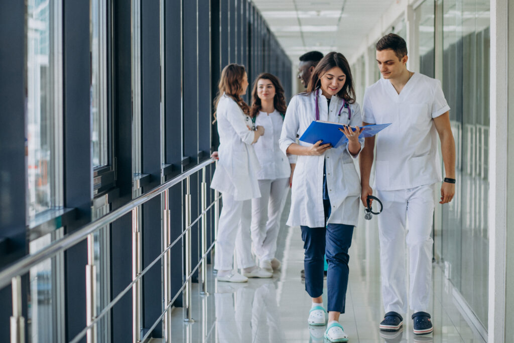 Patiente européenne en séjour médical en Tunisie, accompagnée dans une clinique moderne