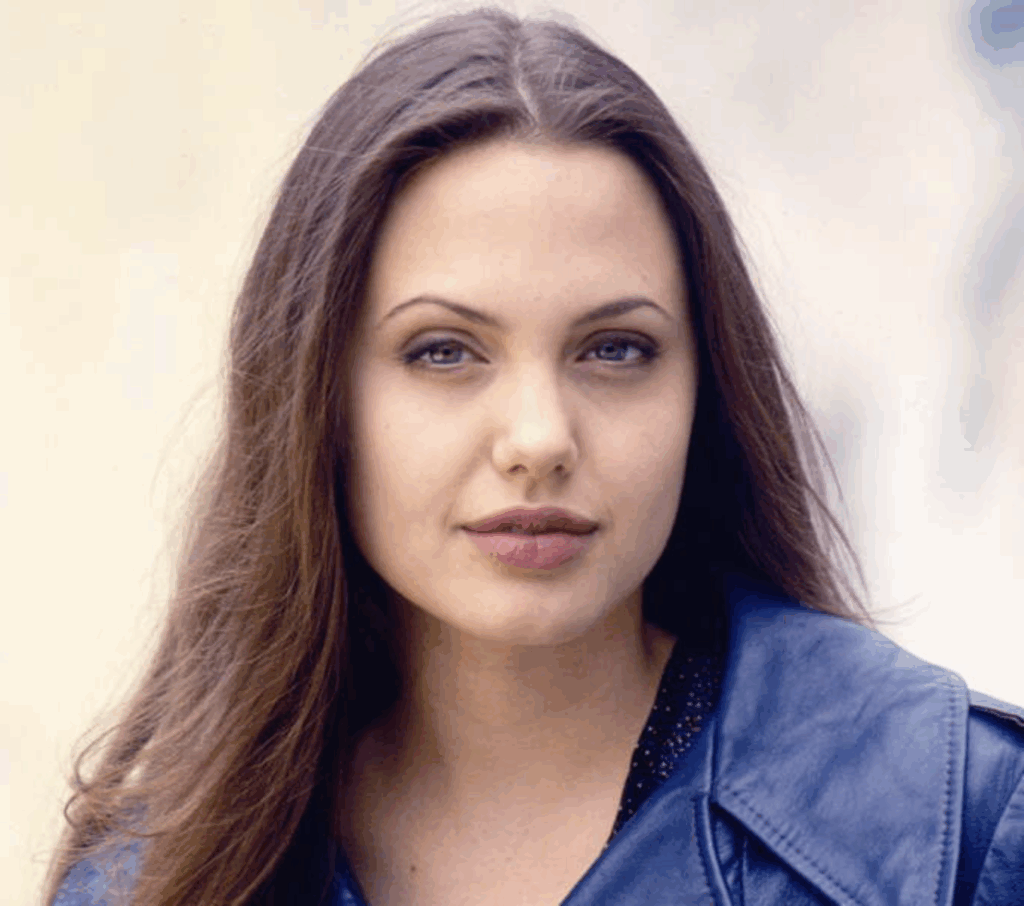 Photo d'Angelina Jolie quand elle était jeune